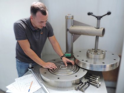 Pressure and crack testing