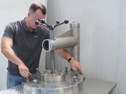 Pressure and crack testing