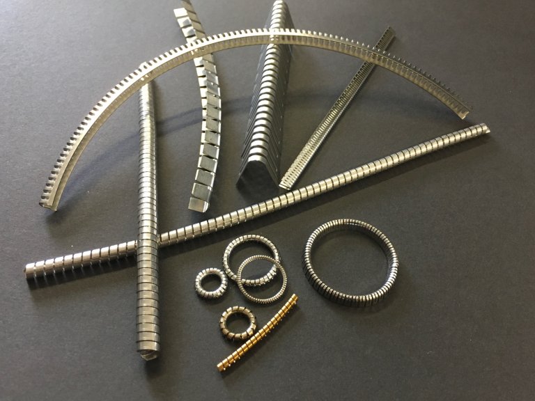 Vorspannelemente für federelastische Kunststoffdichtungen